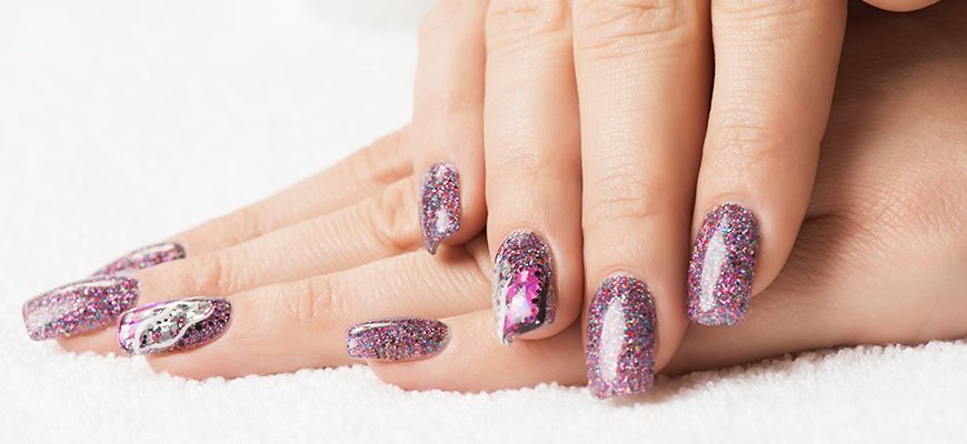 Artificial nails services